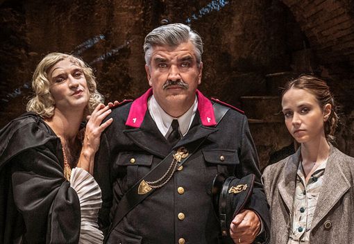 "Mettici la mano": lo spettacolo di Maurizio De Giovanni in scena a Omegna "Mettici la mano": lo spettacolo di Maurizio De Giovanni in scena a Omegna