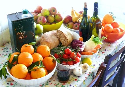 Spreco alimentare, l’Italia riduce ma resta sopra la media Ue: 555 grammi a settimana per cittadino Spreco alimentare, l’Italia riduce ma resta sopra la media Ue: 555 grammi a settimana per cittadino