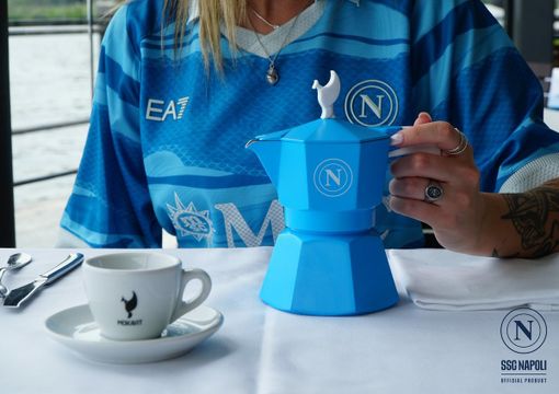 Mokavit firma la nuova caffettiera SSC Napoli: da Ornavasso il design che celebra la passione azzurra