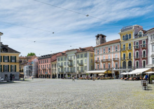 Patto di collaborazione tra amministrazione e commercianti per la riqualificazione di piazza Ranzoni Patto di collaborazione tra amministrazione e commercianti per la riqualificazione di piazza Ranzoni