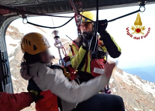 Escursionista inglese bloccata sul Monte Poggio Croce salvata dall’elicottero Drago 150 Escursionista inglese bloccata sul Monte Poggio Croce salvata dall’elicottero Drago 150