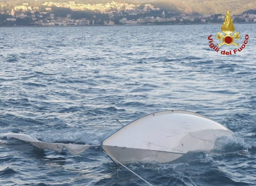 Barca a vela si ribalta ai Castelli di Cannero: salvate due persone