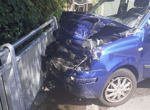 Scontro fra un'auto e un autocarro a Verbania