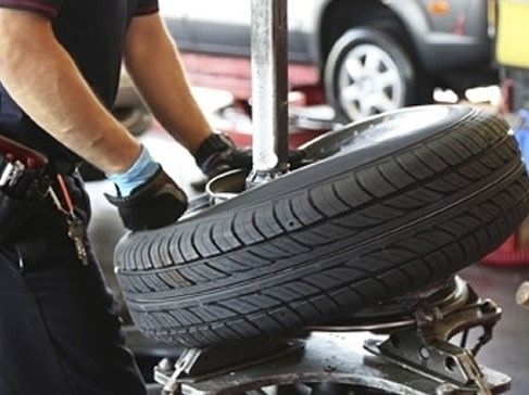 Pneumatici invernali, il 15 novembre scatta l'obbligo