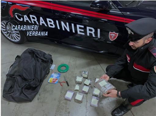 Arrestati 4 giovanissimi, nascondevano in una cascina a Cossogno oltre 1 chilo di cocaina e 4 chili di hashish. VIDEO Arrestati 4 giovanissimi, nascondevano in una cascina a Cossogno oltre 1 chilo di cocaina e 4 chili di hashish. VIDEO