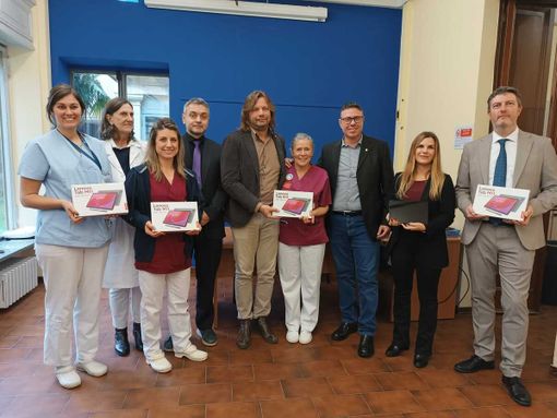 Consegnati all'Asl Vco i tablet destinati ai pazienti non udenti Consegnati all'Asl Vco i tablet destinati ai pazienti non udenti