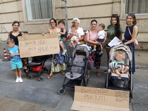 Baby parking esclusi dal bonus nido, mamme in protesta Baby parking esclusi dal bonus nido, mamme in protesta