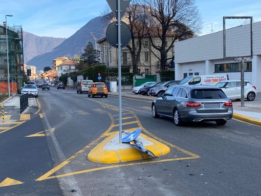 Gravellona, incidente alla nuova rotonda di corso Roma Gravellona, incidente alla nuova rotonda di corso Roma