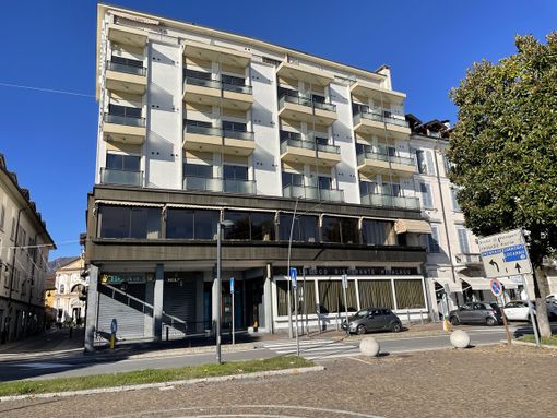 Un condominio di sei piani con “giardino verticale” al posto del Miralago