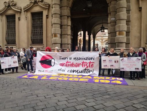 "Fuori gli antiabortisti dai consultori", bagarre in Consiglio Regionale VIDEO e FOTO