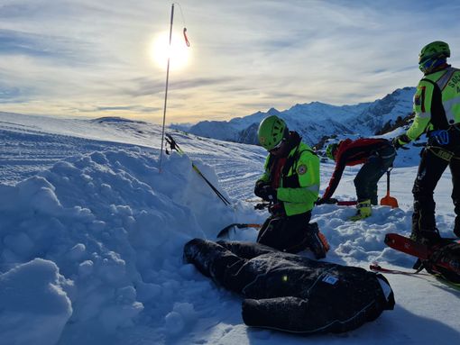 Valanga travolge alcune persone: era un'esercitazione  FOTO