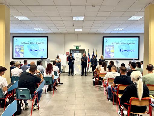 Alcuni agenti di Polizia Locale e l'assessore Busalino