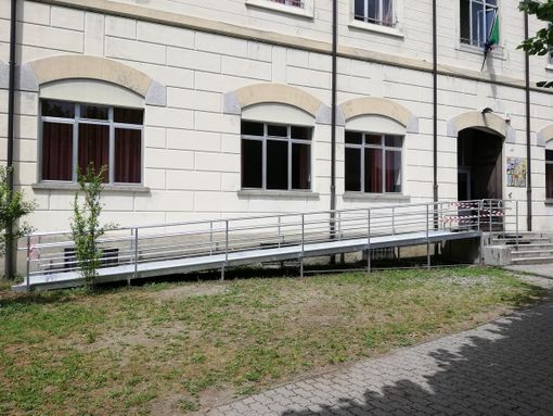 Inaugura la nuova rampa d’accesso alla scuola Quasimodo di Verbania