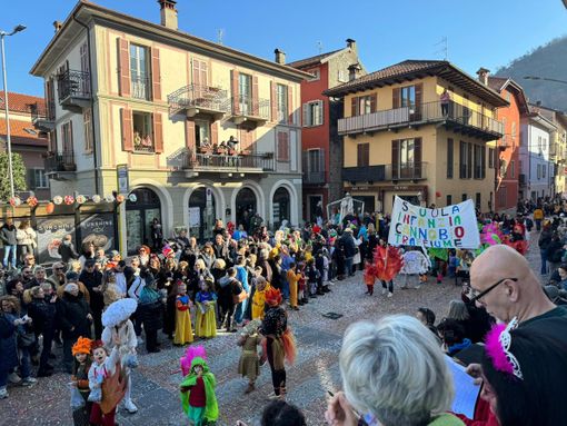 Carnevale di Cannobio: tradizione e spettacolo sul lago Maggiore Carnevale di Cannobio: tradizione e spettacolo sul lago Maggiore