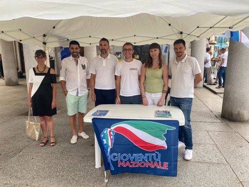 Il Gazebo di Gioventù Nazionale Vco a Omegna per onorare le vittime delle stragi