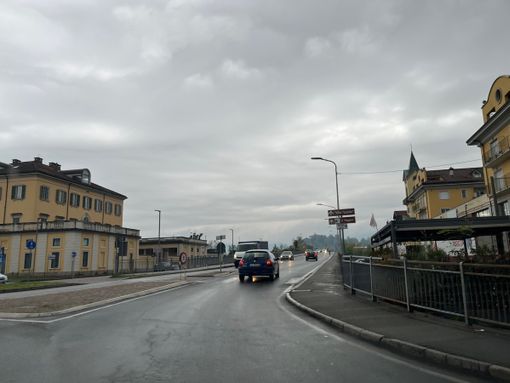 Fanno discutere le strisce pedonali (cancellate) di corso Mameli