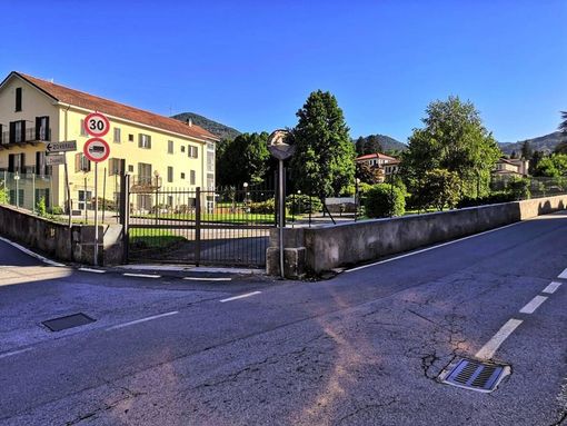 Il Consiglio di Quartiere torna a protestare per la “chicane” pericolosa lungo la via Intra-Premeno Il Consiglio di Quartiere torna a protestare per la “chicane” pericolosa lungo la via Intra-Premeno