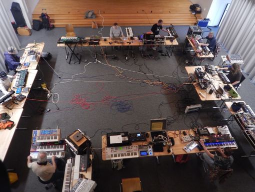 Swiss Synthesizer Meeting: a Locarno un grande evento di musica elettronica Swiss Synthesizer Meeting: a Locarno un grande evento di musica elettronica