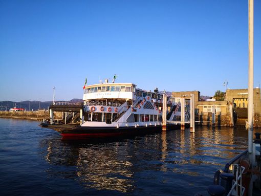 Uno studente del Cobianchi aggredito da un coetaneo per un posto in traghetto Uno studente del Cobianchi aggredito da un coetaneo per un posto in traghetto