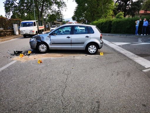 Scontro auto moto, grave un motociclista trasferito a Novara in elicottero Scontro auto moto, grave un motociclista trasferito a Novara in elicottero