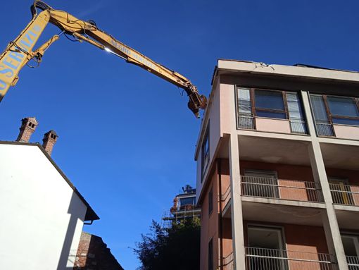 Iniziata la demolizione della sede storica del Maggia FOTO