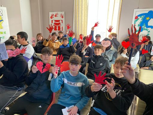 Gravellona, inaugurata la mostra degli studenti contro la violenza sulle donne