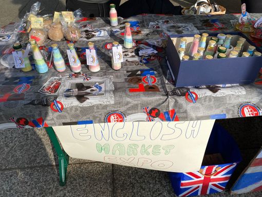 Mercatino rigorosamente inglese per i ragazzi delle scuole medie di Omegna Mercatino rigorosamente inglese per i ragazzi delle scuole medie di Omegna