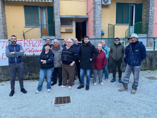 “Noi i Rom qui non li vogliamo”: la protesta dei residenti di via Verta “Noi i Rom qui non li vogliamo”: la protesta dei residenti di via Verta