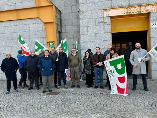 Presidio del Pd per la sanità pubblica: "La Regione ha abbandonato il territorio" FOTO Presidio del Pd per la sanità pubblica: "La Regione ha abbandonato il territorio" FOTO