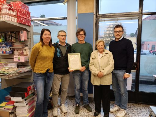 Gravellona Toce saluta Marco Cartabbia: dopo 38 anni di attività chiude la storica cartolibreria