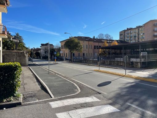Ripartono in corso Cairoli a Intra i lavori per completare il rifacimento dei marciapiedi Ripartono in corso Cairoli a Intra i lavori per completare il rifacimento dei marciapiedi