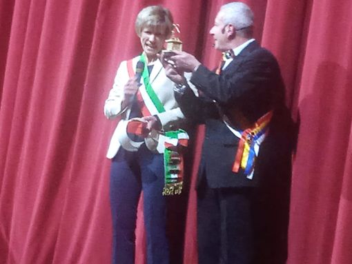 Congedo agrodolce tra il Console Pacian e Sinduchessa Marchionini FOTO