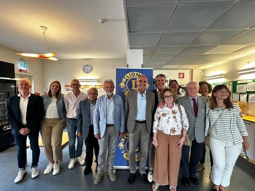 Da Lions Club una donazione in ricordo di Roberto Cinquini Da Lions Club una donazione in ricordo di Roberto Cinquini