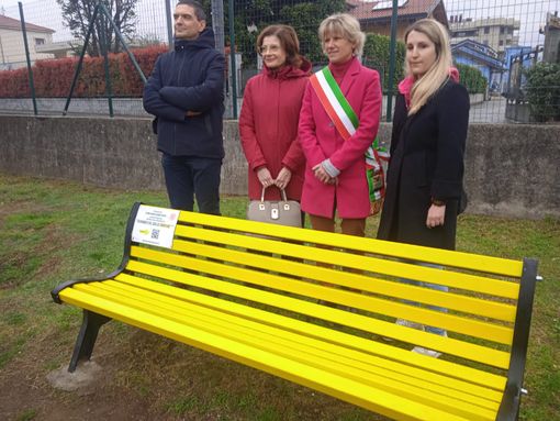 Sensibilizzazione endometriosi, una panchina gialla anche a Verbania