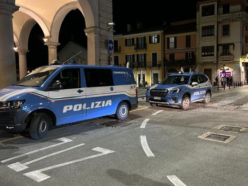 Controlli straordinari della Polizia nel Vco: oltre 360 persone identificate e tre espulsioni Controlli straordinari della Polizia nel Vco: oltre 360 persone identificate e tre espulsioni