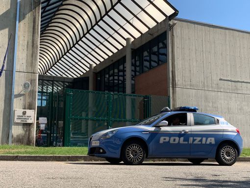 Omegna, foglio di via per un 19enne autore di due scippi Omegna, foglio di via per un 19enne autore di due scippi