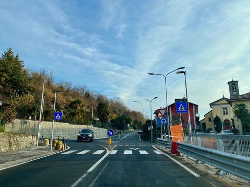 Nuova rotatoria di Zoverallo, sono arrivate le opere “accessorie” Nuova rotatoria di Zoverallo, sono arrivate le opere “accessorie”