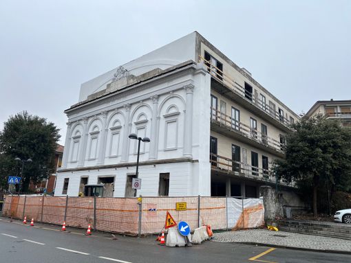 San Pallanza Resort, via ponteggi e gru ma lavori fermi?