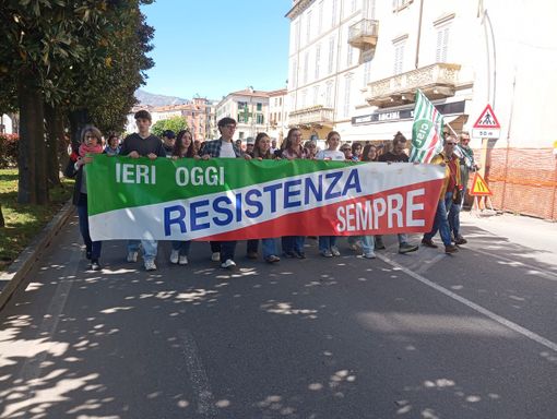 Festa della Liberazione, la cerimonia sul lungolago di Intra FOTO