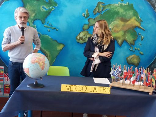 Le scuole d'infanzia e primarie portano in scena "Ai confini del mondo"