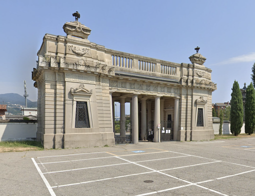 "Cimiteri cardioprotetti": Altair dona nuovi defibrillatori anche nel Vco "Cimiteri cardioprotetti": Altair dona nuovi defibrillatori anche nel Vco