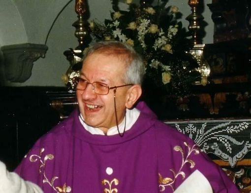 La comunità di Crusinallo piange la scomparsa di don Arturo Melloni La comunità di Crusinallo piange la scomparsa di don Arturo Melloni