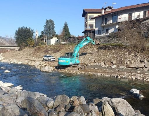Torrente Strona, proseguono i lavori per la messa in sicurezza degli argini FOTO