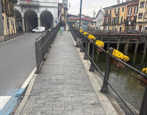 Chiusa la passeggiata in largo Cobianchi: in corso lavori alla pavimentazione