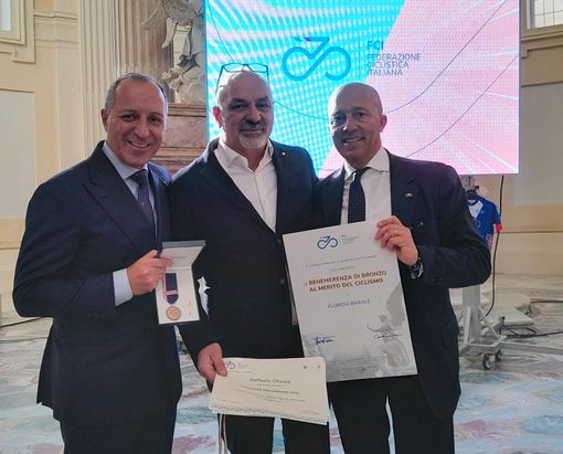 Florido Barale premiato per il suo lungo impegno nel mondo del ciclismo