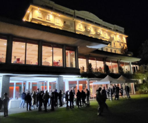 Ieri sera drink e degustazioni sul lungolago di Pallanza FOTO Ieri sera drink e degustazioni sul lungolago di Pallanza FOTO