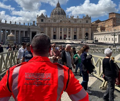 I volontari del soccorso di Omegna a Roma per i funerali di Papa Francesco I volontari del soccorso di Omegna a Roma per i funerali di Papa Francesco