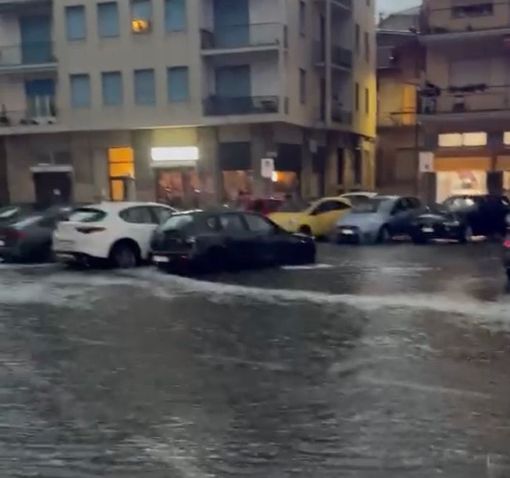 Piazza don Minzoni allagata nonostante i recenti lavori del Comune di Verbania