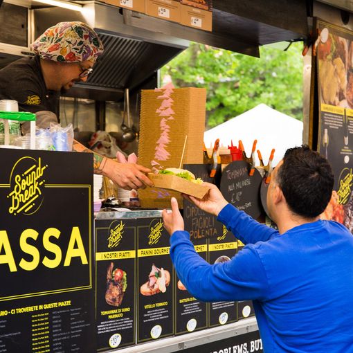 Novara, il maltempo ferma il Rolling Truck Street Food Festival