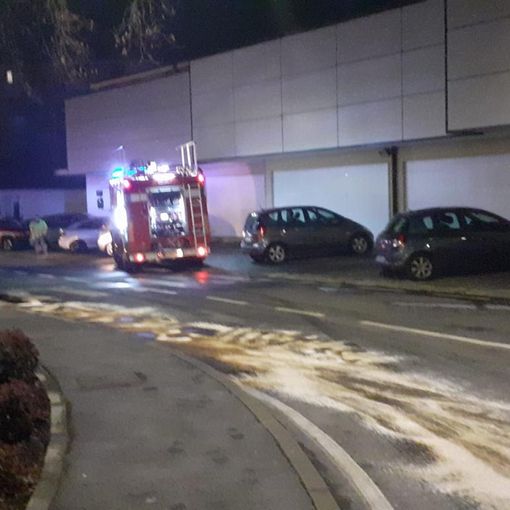 Camion perde 150 litri di gasolio nel parcheggio della Lidl